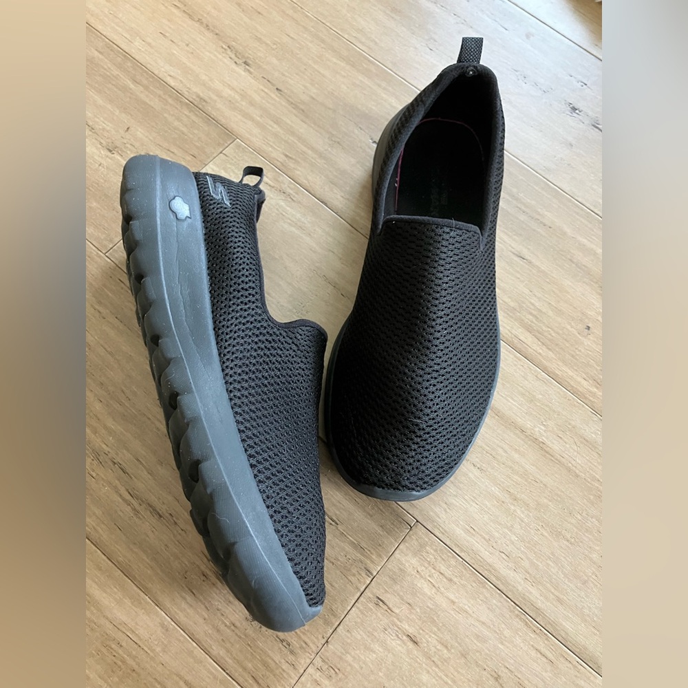 Skechers Gowalk black fabric women’s athletic shoes. Size 8.5